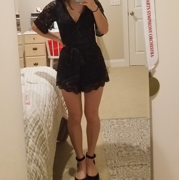 NWT Laina Lace Kimono Sleeve Romper - Picture 5 of 7